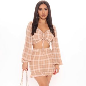 Two pieces/ No stretch / Never worn 🙅🏾‍♀️